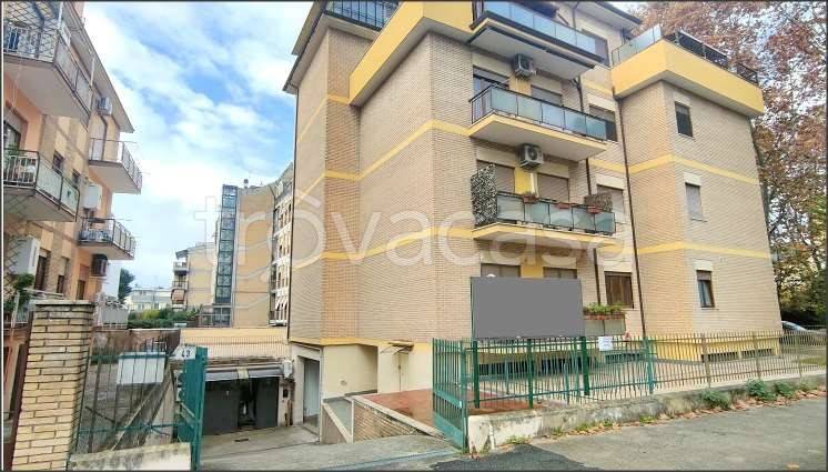 locale commerciale in vendita a Latina