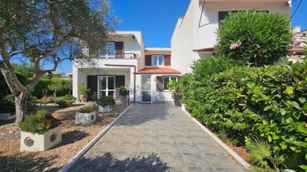 casa indipendente in vendita a Latina in zona Foce Verde