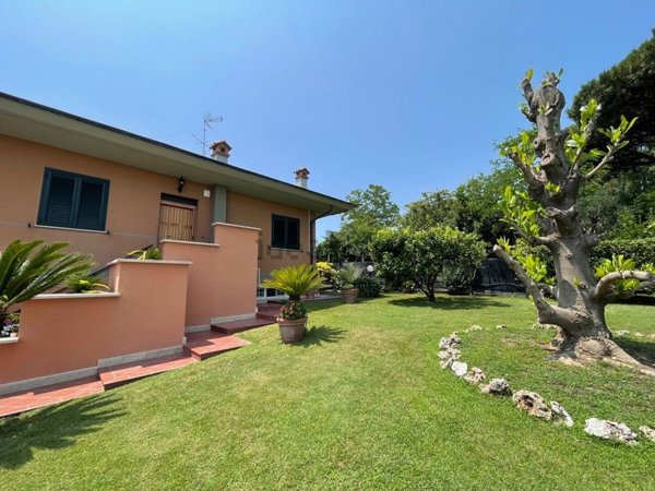 casa indipendente in vendita a Latina