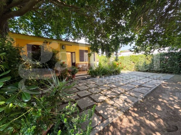 casa indipendente in vendita a Latina in zona Foce Verde