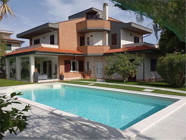 casa indipendente in vendita a Latina