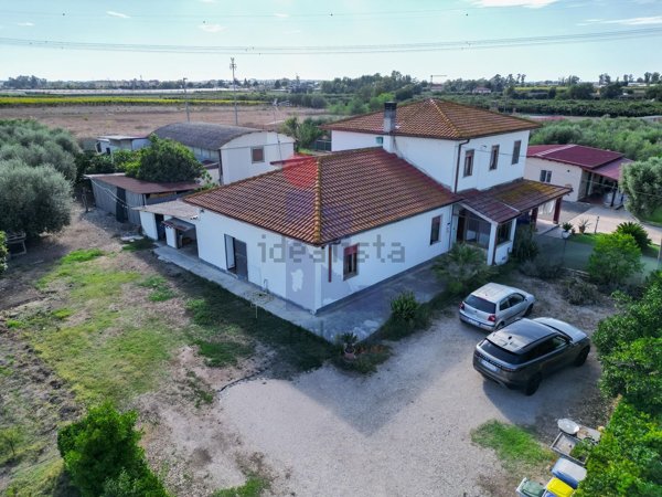 casa indipendente in vendita a Latina
