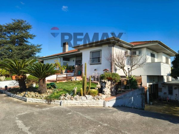 casa indipendente in vendita a Latina