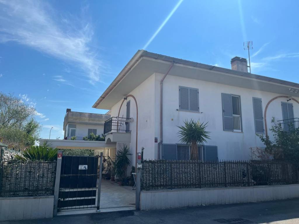 casa indipendente in vendita a Latina in zona Borgo Sabotino