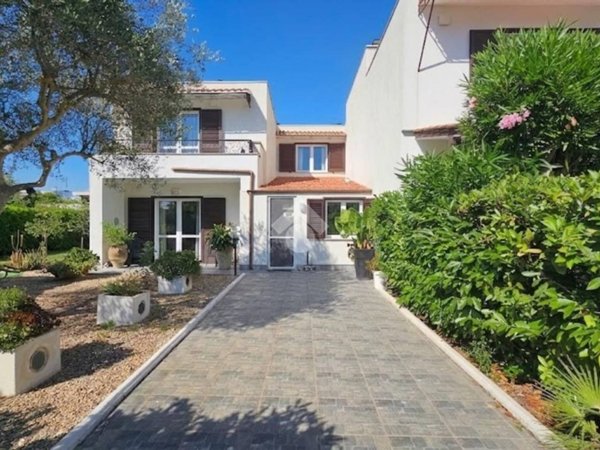casa indipendente in vendita a Latina in zona Foce Verde