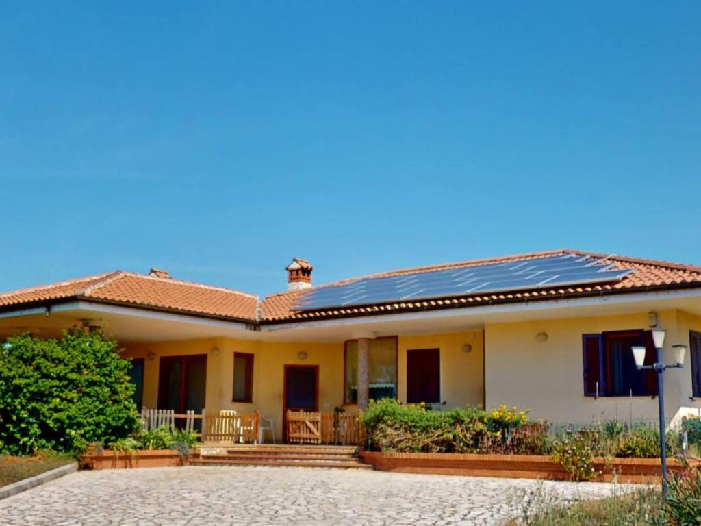 casa indipendente in vendita a Latina in zona Borgo Sabotino