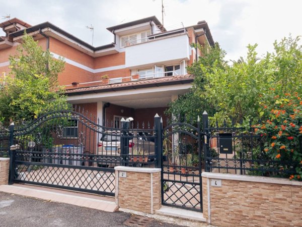 casa indipendente in vendita a Latina