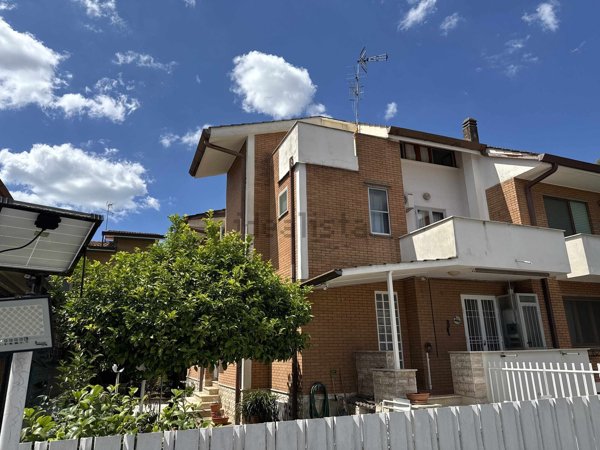 casa indipendente in vendita a Latina