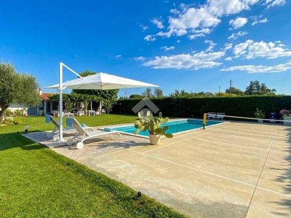 casa indipendente in vendita a Latina in zona Santa Rosa