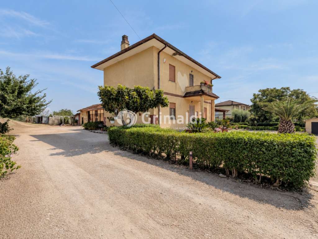 casa indipendente in vendita a Latina in zona Borgo Montello