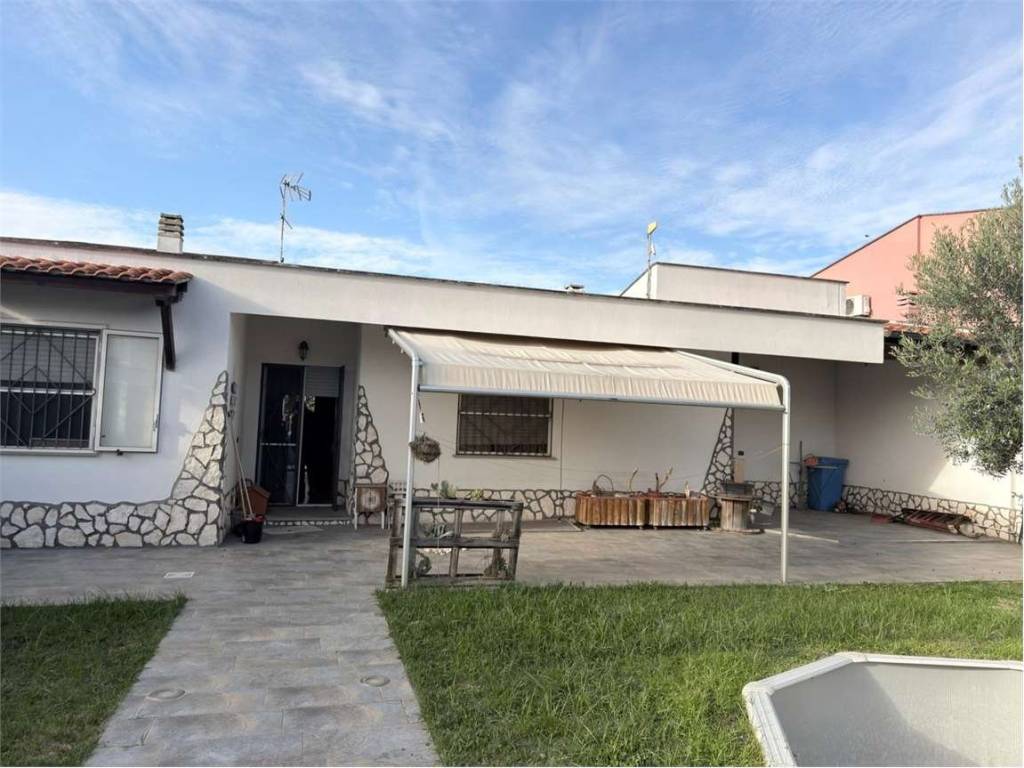 casa indipendente in vendita a Latina in zona Borgo Piave