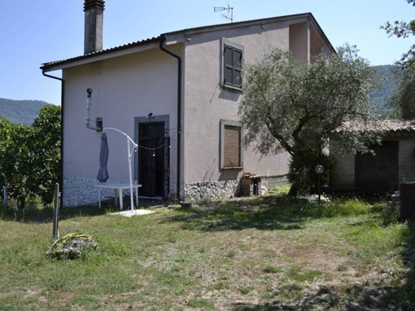 casa indipendente in vendita a Lenola