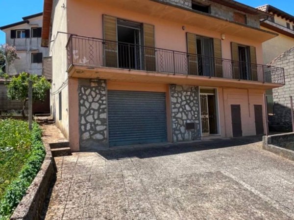 casa indipendente in vendita a Lenola