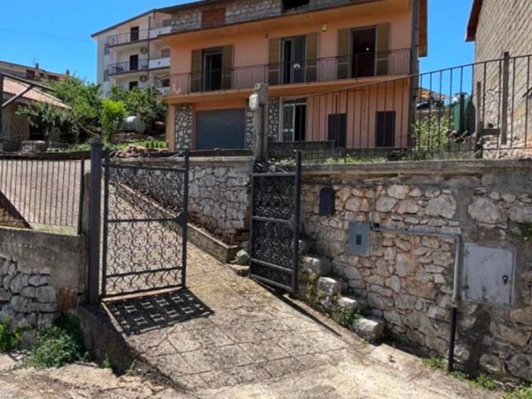 casa indipendente in vendita a Lenola