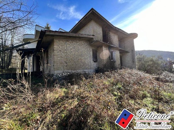 casa indipendente in vendita a Lenola in zona Carduso