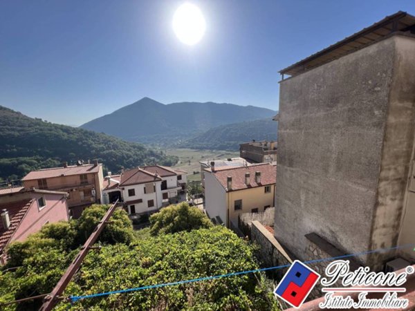 casa indipendente in vendita a Lenola