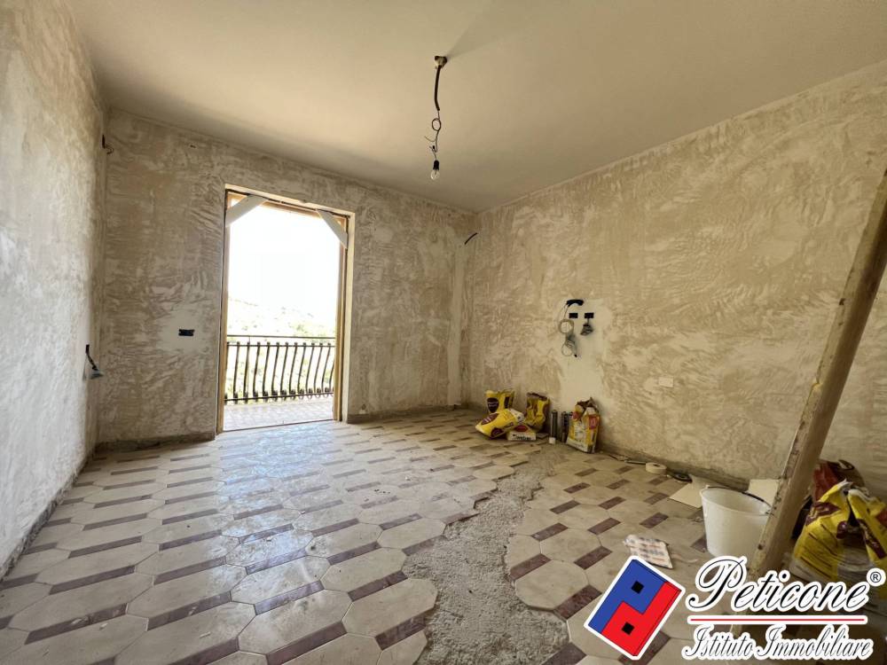 casa indipendente in vendita a Lenola