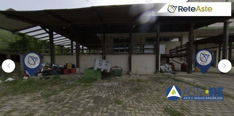 locale commerciale in vendita a Lenola