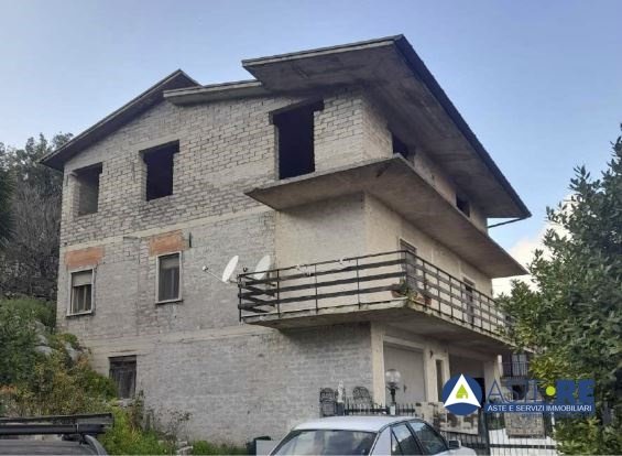 villa in vendita a Lenola in zona Passignano