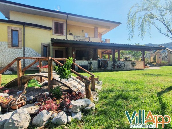 casa indipendente in vendita a Lenola in zona Valle Bernardo
