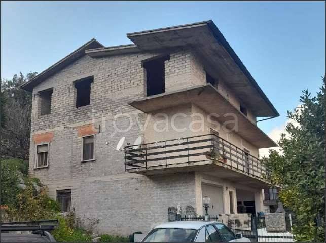 casa indipendente in vendita a Lenola in zona Passignano