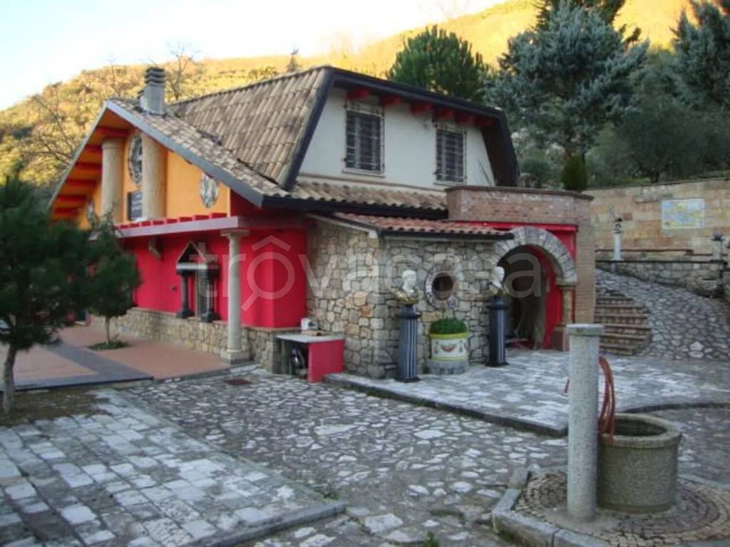 casa indipendente in vendita a Lenola