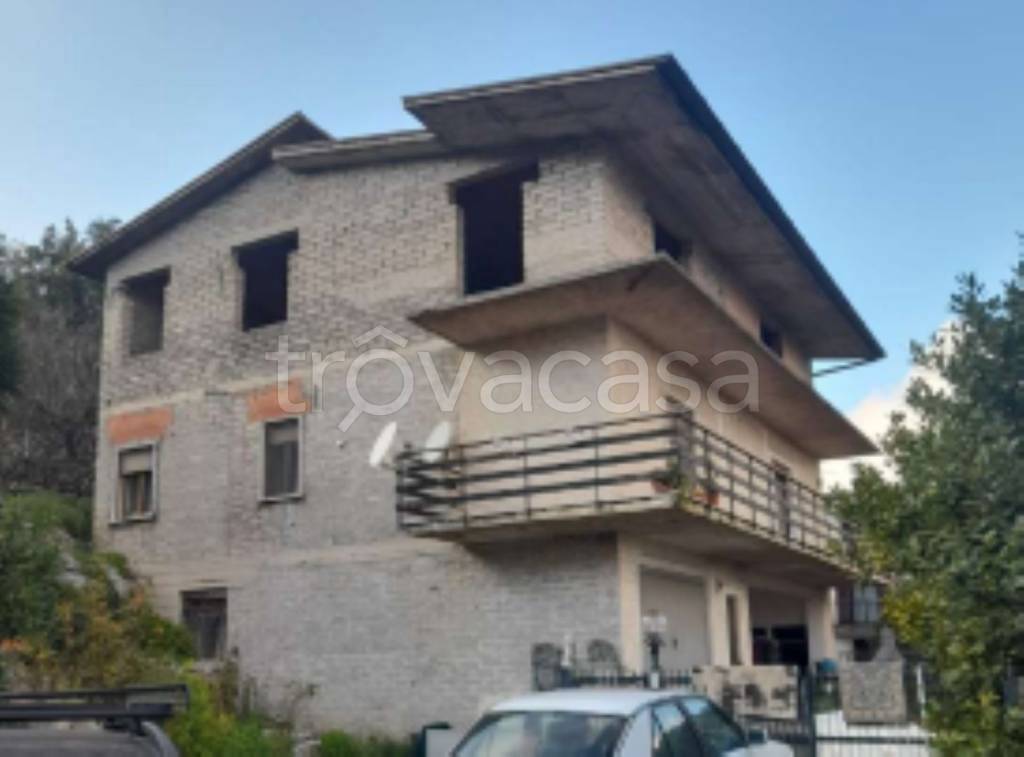 appartamento in vendita a Lenola in zona Passignano