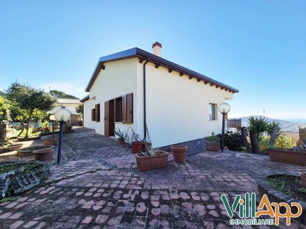 casa indipendente in vendita a Lenola