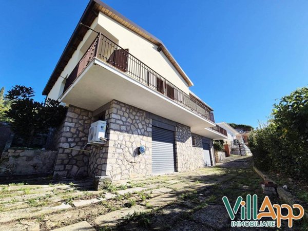 casa indipendente in vendita a Lenola