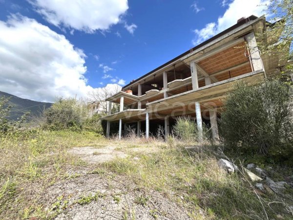 casa indipendente in vendita a Lenola