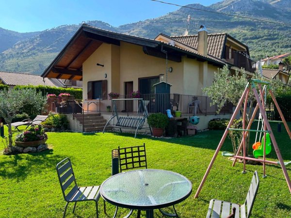 casa indipendente in vendita a Lenola in zona Valle Bernardo