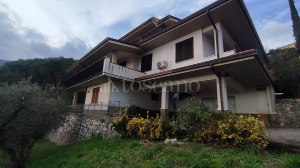 casa indipendente in vendita a Lenola