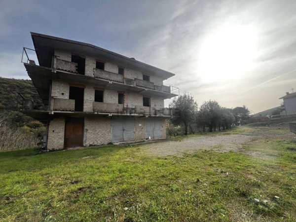 casale in vendita a Lenola