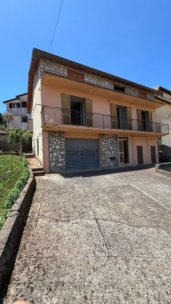 casa indipendente in vendita a Lenola