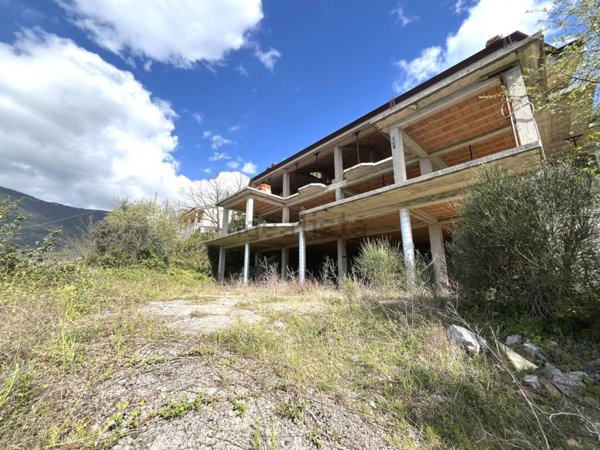 casa indipendente in vendita a Lenola