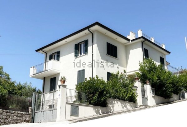 esavano in vendita a Lenola