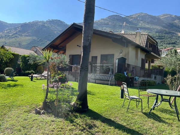 casa indipendente in vendita a Lenola