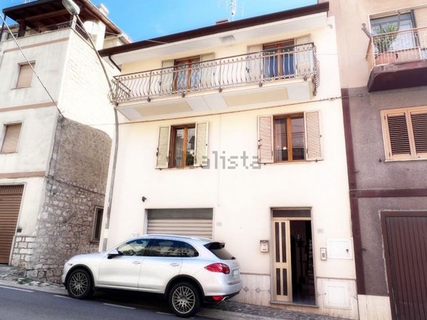 casa semindipendente in vendita a Lenola in zona Ambrifi