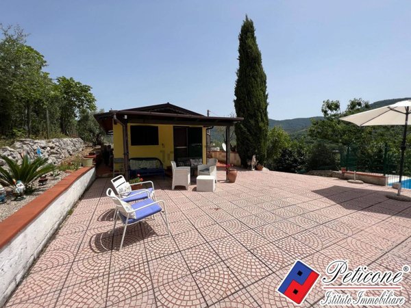 casa indipendente in vendita a Lenola