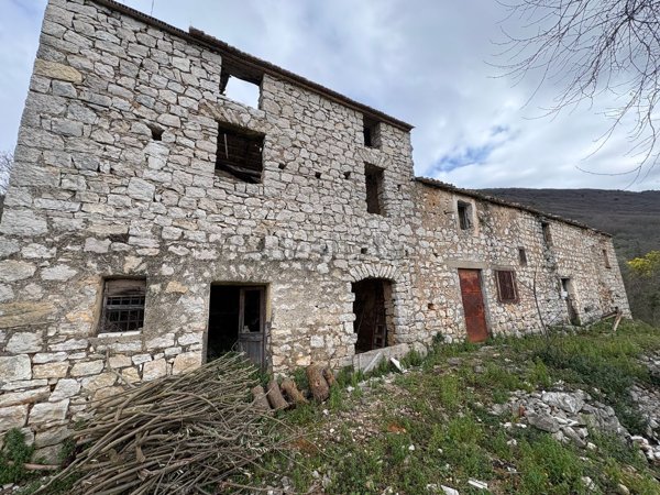 casa indipendente in vendita a Lenola