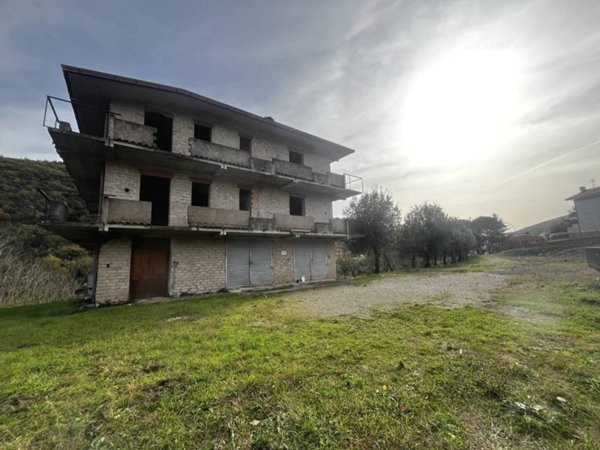 intera palazzina in vendita a Lenola