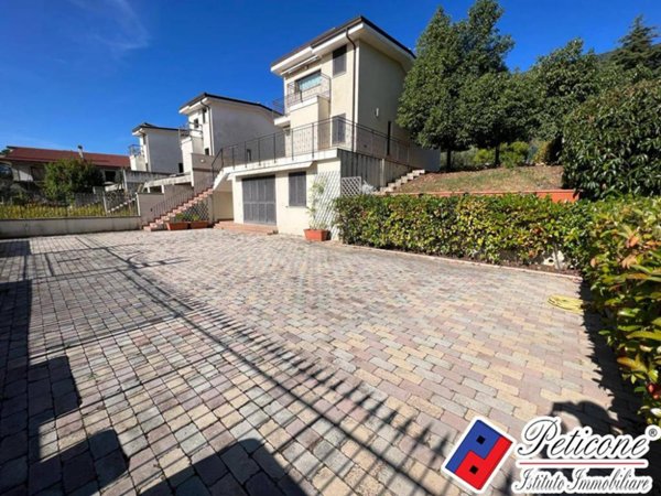 casa indipendente in vendita a Lenola