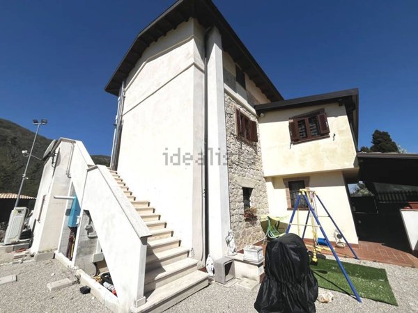 casa indipendente in vendita a Lenola