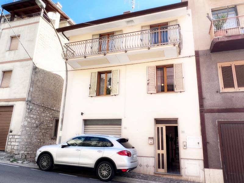 casa semindipendente in vendita a Lenola