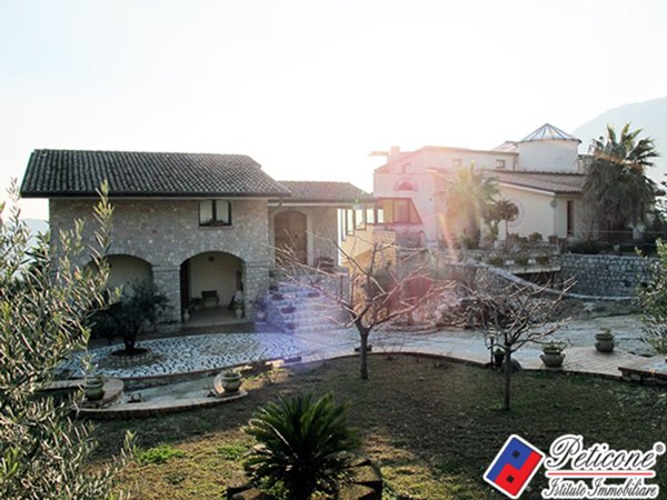 casa indipendente in vendita a Lenola