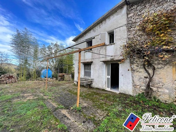 appartamento in vendita a Lenola in zona Ambrifi