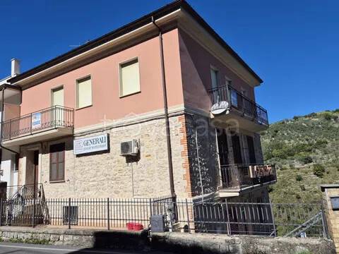 appartamento in vendita a Lenola in zona Ambrifi