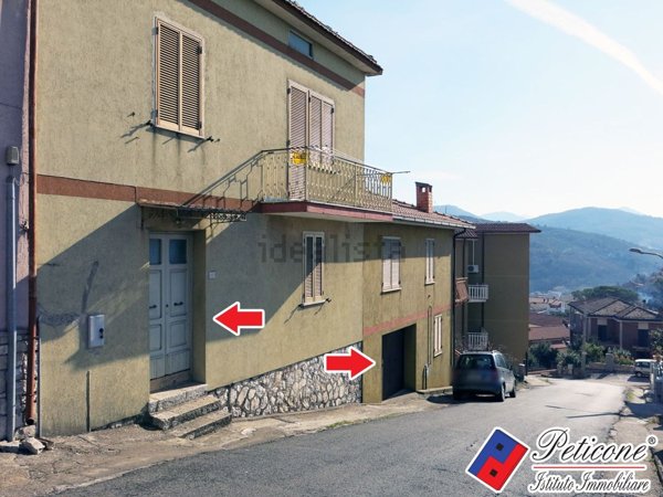 esavano in vendita a Lenola in zona Ambrifi