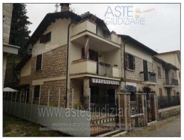 casa indipendente in vendita a Lenola
