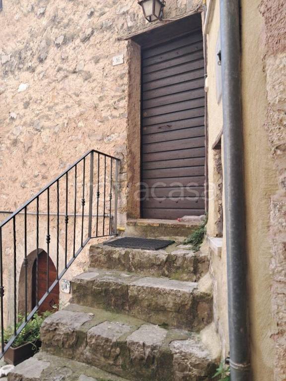 appartamento in vendita a Lenola in zona Ambrifi